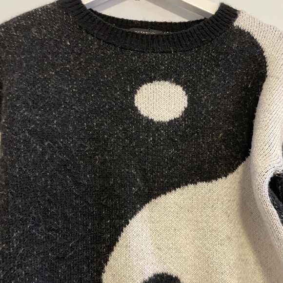 Yin Yang sweater! ☯️ - Picture 3 of 8